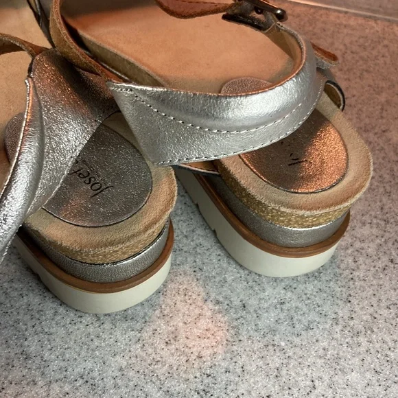Josef Seibel size 40 platform sandals. Cork bed silver leather box 9‎